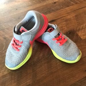 Girls sz 13 NIKE shows